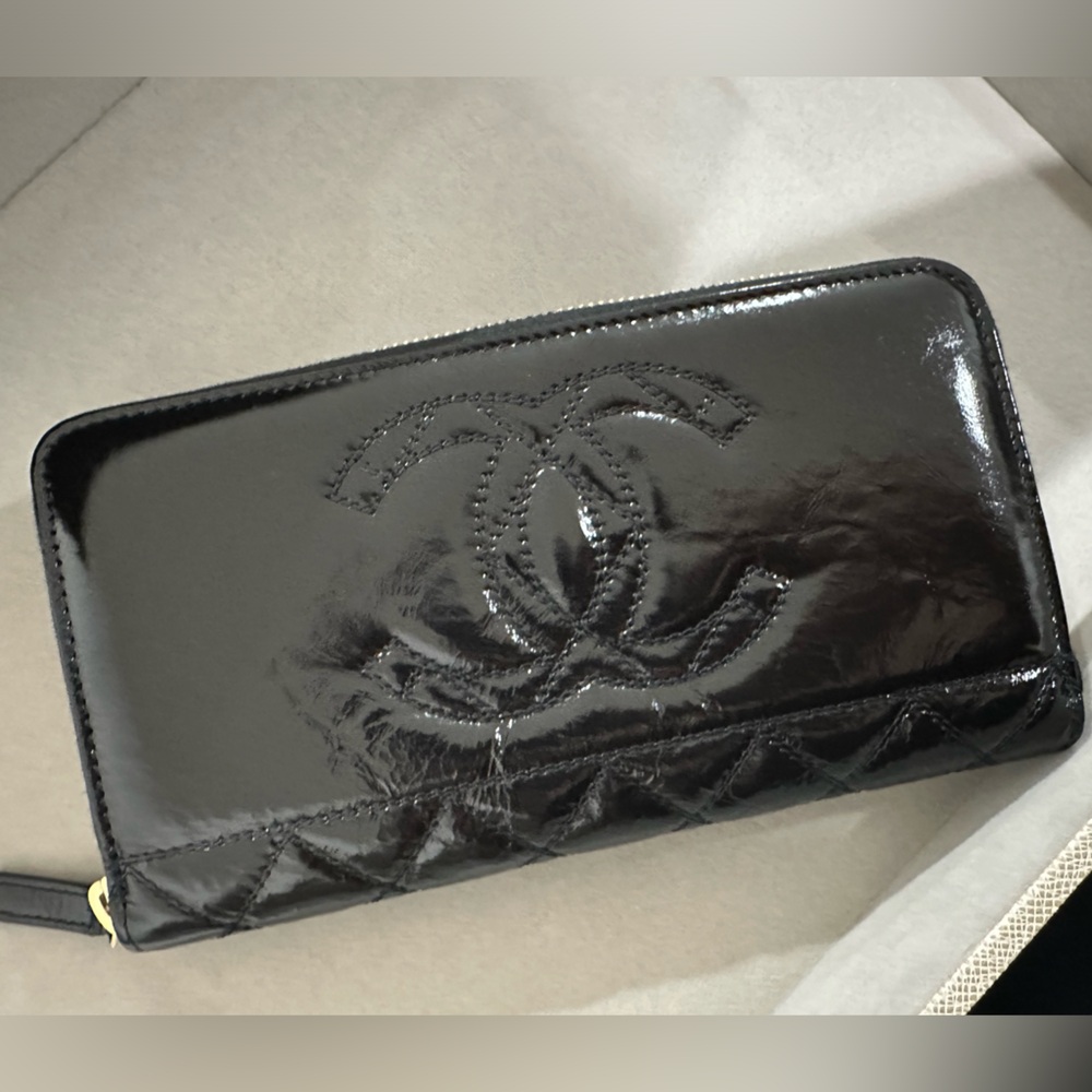 CC Zip Around Wallet Shiny Aged Calfskin